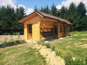 Nov slovenski čebelnak na domačiji Paternoster.